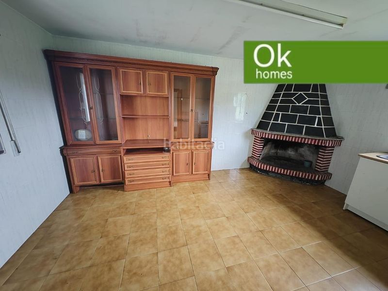 Foto dc07c7d7-29d1-4bbe-abbd-8103e9741616. Casa amb xemeneia aparcament a Curtis