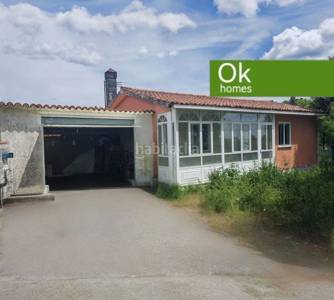 Foto f5004a57-6e86-4719-be24-0769e4f69880. Casa amb xemeneia aparcament a Curtis