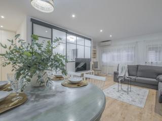 Apartament  Calle paradinas 16. Vivienda 3 habitaciones exterior, reformada y con vestidor en pa