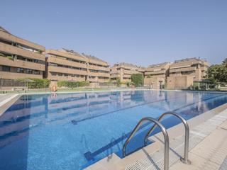 Attique à Avenida angeles los 20. Exclusivo áticodúplex reformado en urbanización con piscinas, pá