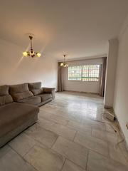 Etagenwohnung in Calle salduba 32. Magnífico piso en marbella