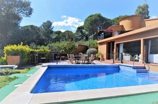Chalet à Sant Joan - Vilarromà. Xalet de 774 m2 en zona balitrá palamos