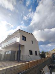 Casa adossada a Sant Antoni. Casa adosada de reciente construcion