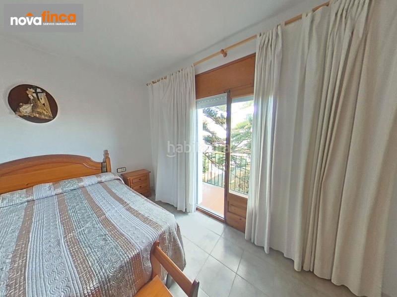 Foto b2de02d9-7271-4c4e-bb25-2183b9e11158. Casa adossada amb xemeneia aparcament a Mont-ras