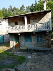 Casa a Ourol. Casa de piedra en entorno rural cercano a viveiro