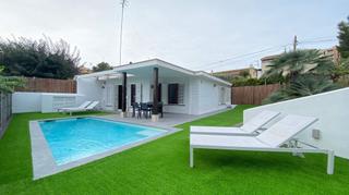 Lloguer Casa  Passeig del fondac. Preciosa casita con jardín y piscina privados en vallpineda