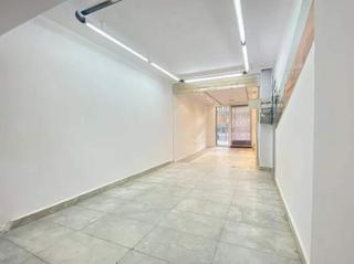 Rent Business premise  Passeig de maragall. Local comercial con amplio escaparate en el passeig maragall.