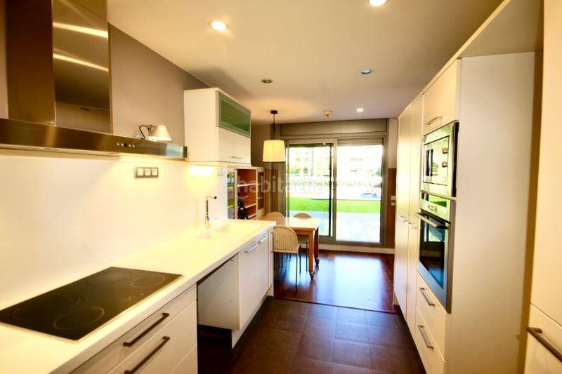 Foto 3545da6d-59b1-4e6b-b0ca-dc6966703fd4. Piso preciosa planta baja dúplex 180m más jardín y piscina privada, en exclusivo complejo torre vilana en Barcelona