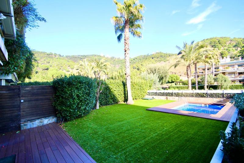 Foto 5d29ef51-b580-47b1-afc7-9200344e075b. Piso preciosa planta baja dúplex 180m más jardín y piscina privada, en exclusivo complejo torre vilana en Barcelona