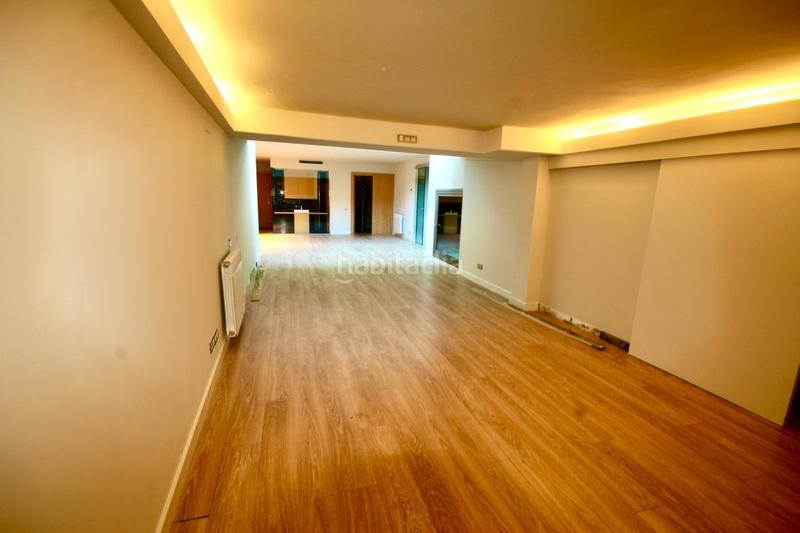 Foto 90df9d9e-d8e0-45c6-8ae9-edc4136f5826. Piso preciosa planta baja dúplex 180m más jardín y piscina privada, en exclusivo complejo torre vilana en Barcelona