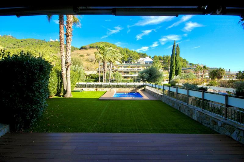 Foto 95c39167-fa38-4615-8faf-4cfd29669d89. Piso preciosa planta baja dúplex 180m más jardín y piscina privada, en exclusivo complejo torre vilana en Barcelona