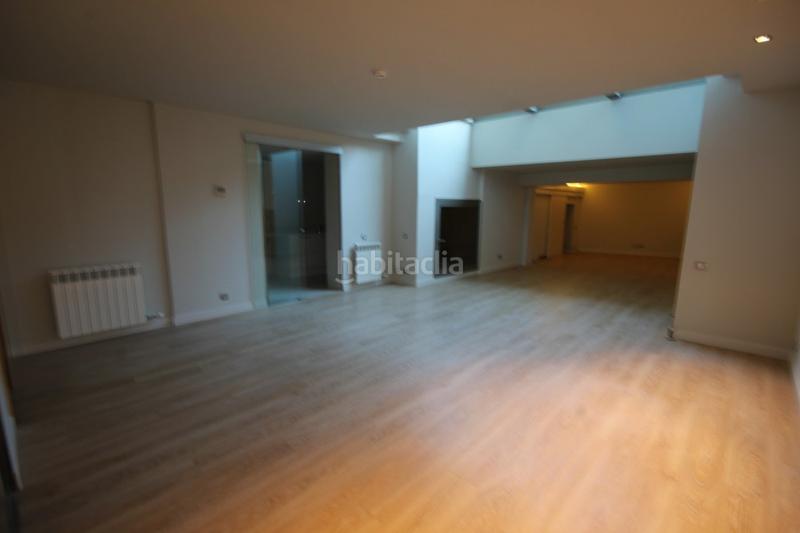 Foto a7db5e20-1dff-452d-8dad-b147f9938d43. Piso preciosa planta baja dúplex 180m más jardín y piscina privada, en exclusivo complejo torre vilana en Barcelona