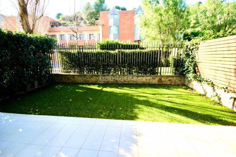 Foto a934dce8-8954-4a69-9c82-e6c545e0b07a. Piso preciosa planta baja dúplex 180m más jardín y piscina privada, en exclusivo complejo torre vilana en Barcelona