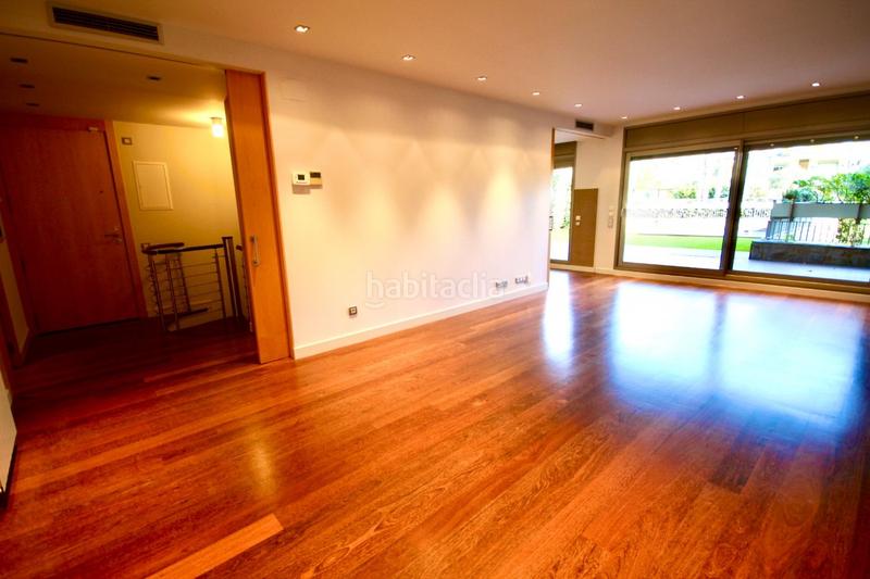 Foto af0a7fc4-ca67-4d6a-9a43-72f57cfc112a. Piso preciosa planta baja dúplex 180m más jardín y piscina privada, en exclusivo complejo torre vilana en Barcelona