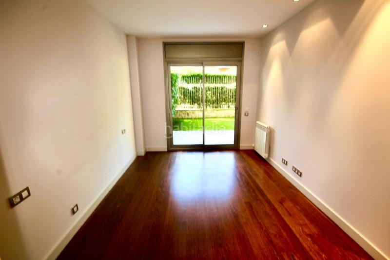 Foto b00e4634-c20d-4d8c-883e-ecc67ee0ddeb. Piso preciosa planta baja dúplex 180m más jardín y piscina privada, en exclusivo complejo torre vilana en Barcelona