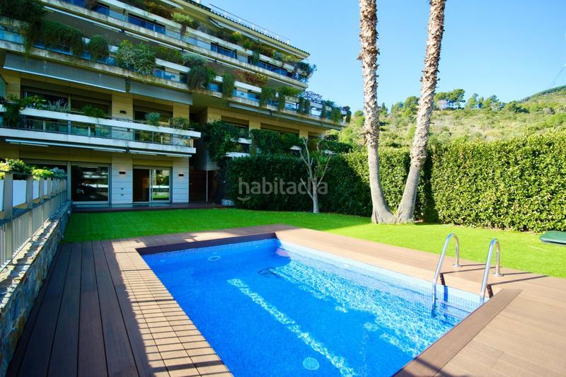 Foto b7a6b04a-8da3-4738-8372-e9446e7c6487. Piso preciosa planta baja dúplex 180m más jardín y piscina privada, en exclusivo complejo torre vilana en Barcelona