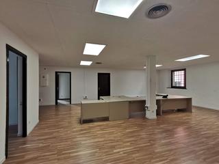 Rent Office space  Carrer can roses. Oficina en alquiler junto a can rosés, cornellá