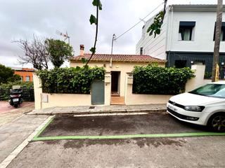 Piso en Pedralbes. Oportunidad! planta baja con patio privado, parking en la puerta