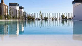 Lloguer Àtic  Carrer carrer ample. Ático exclusivo con terraza y piscina privada en edificio histór