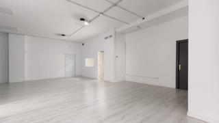 Lloguer Local Comercial  Carrer d'esteve terrades. 2 amplios locales disponibles
