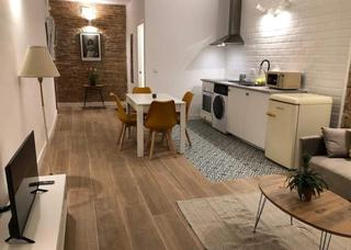 Rent Flat in Carrer rec comtal 4. Bonito apartamento en sant peresanta caterina