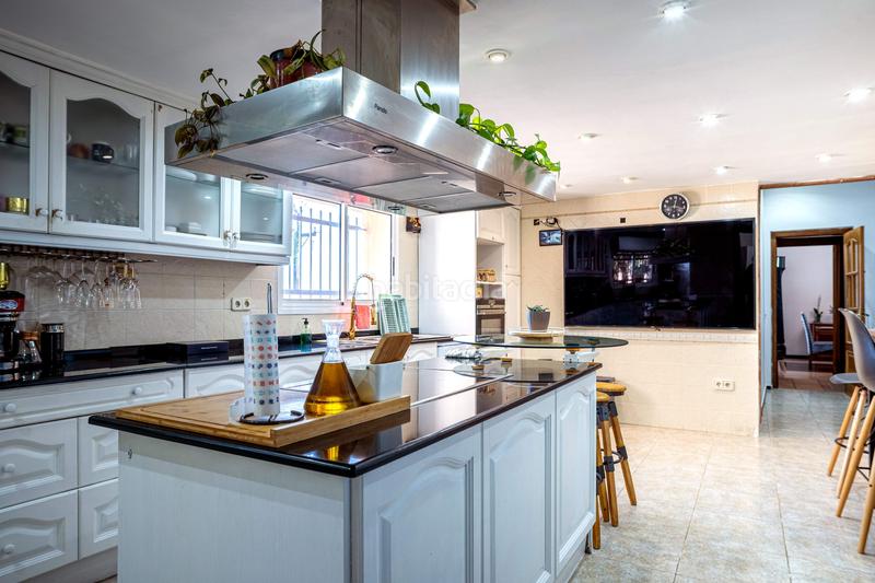 Foto 8ea2240a-e045-45c0-a0c1-8febaf386e25. Casa carretera de vallvidrera al tibidabo en Sant Genís dels Agudells Barcelona