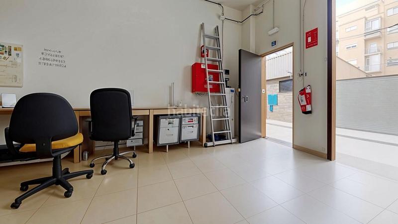 Foto c5c2c268-607c-4d90-b4ff-d9389e797616. Local comercial local diáfano de 300m2 en Riu Nord Santa Coloma de Gramenet