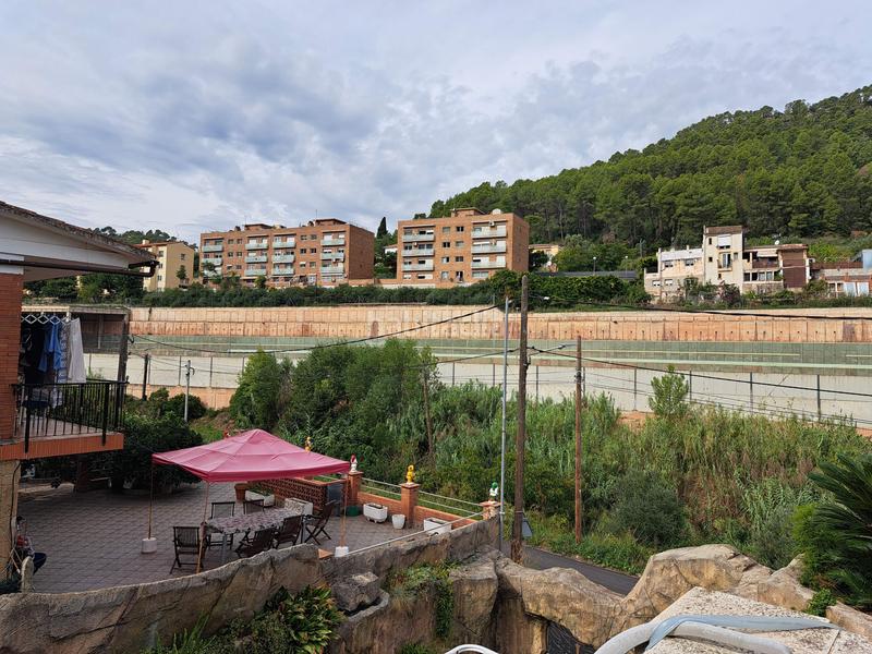 Foto a40a3f7a-28f7-44f4-bdd3-88161fa666c2. Casa amb calefacció piscina a Cervelló