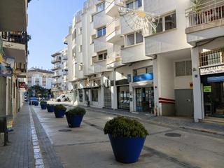Location Local commercial  Carrer de joaquim espalter. Amplio local en el centro de sitges