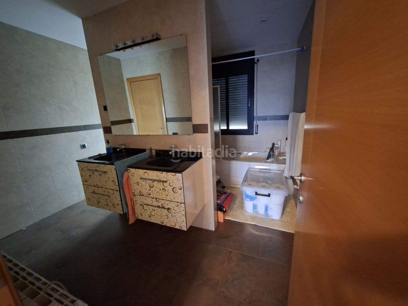 Foto ddf24772-fa7c-4b36-b86d-b48f8749a8bb. Casa amb aparcament a Vallirana