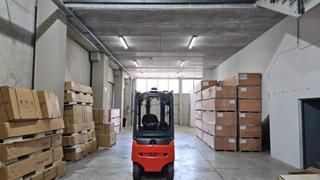 Miete Fabrikhalle in Pomar. Nave industrial con oficinas equipada