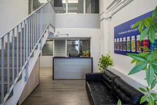 Nau industrial  Carrer de santa rosa. Nave industrial con oficinas reformadas y zona de almacén en san