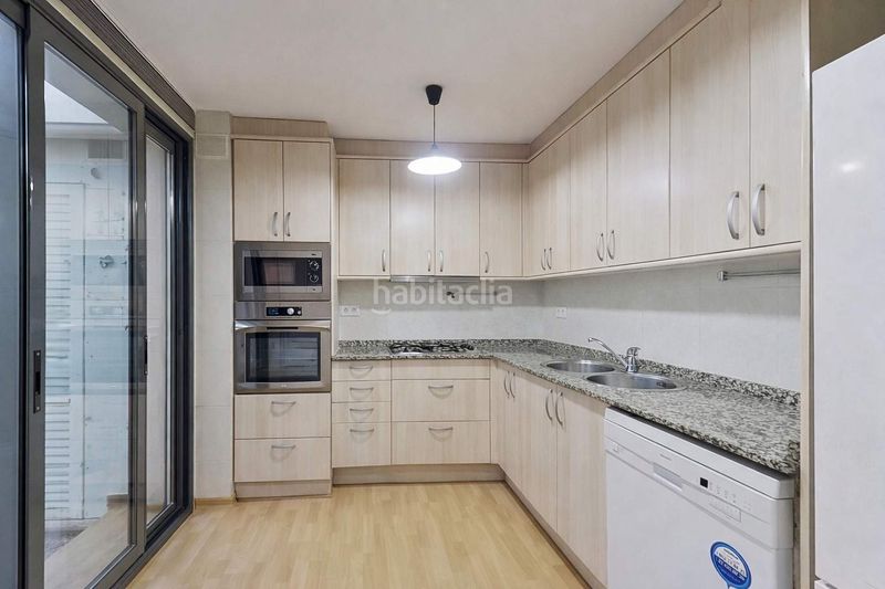 Foto 8d00b5ea-f239-429b-b184-930e4ca18b60. Duplex con riscaldamento in Sants Barcelona