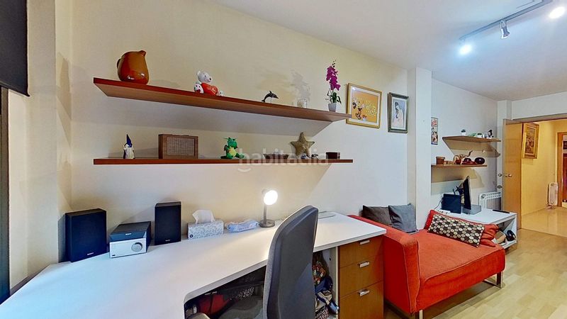 Foto f4446533-40af-49f7-a72c-5b9f73e3a185. Duplex con riscaldamento in Sants Barcelona