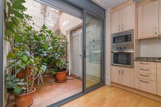 Dúplex  Carrer de melcior de palau. Dúplex con patio y suite con vestidor en sants.  finca moderna 2