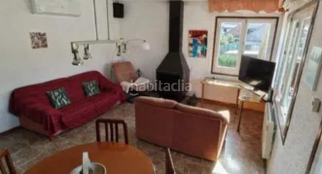 Foto 25c0c488-c9d2-4603-be89-ac61077d0216. Casa amb aparcament a Pallejà