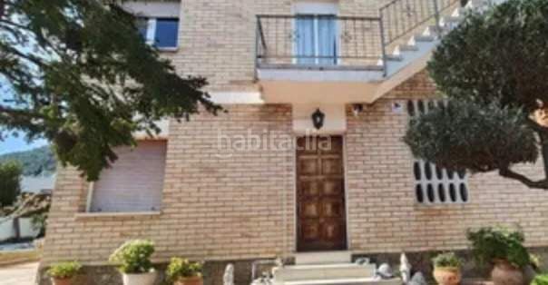 Foto 8dc6adb4-0e9c-41bd-935d-3309e3d18844. Casa amb aparcament a Pallejà