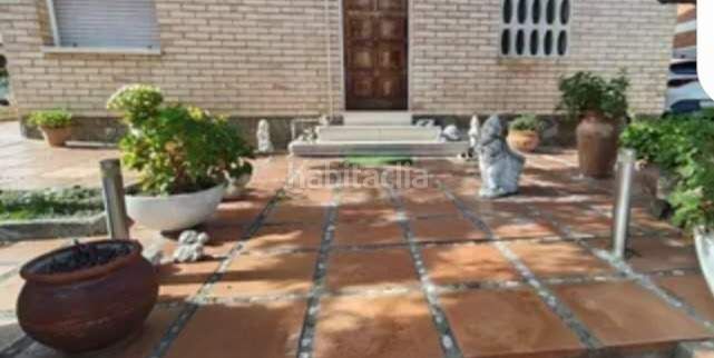 Foto c959fa93-4fd7-42ab-a577-7eded0481a20. Casa amb aparcament a Pallejà