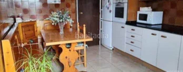 Foto cee338ea-c949-40c7-8c21-d3b3931e1052. Casa amb aparcament a Pallejà