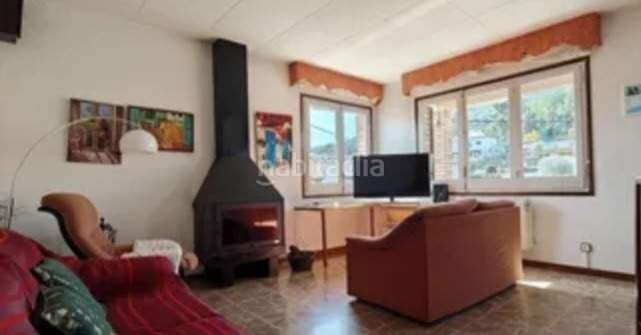 Foto d62678ce-cf7d-49ea-8315-96ec80666374. Casa amb aparcament a Pallejà