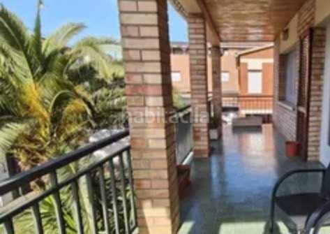 Foto ed5188c0-98b3-437c-b343-aae5cbe529c6. Casa amb aparcament a Pallejà