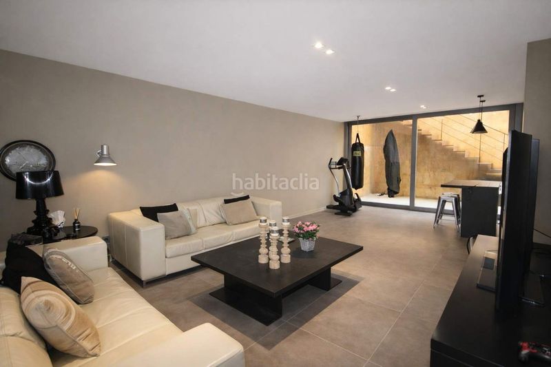 Foto 3e4f334d-4f7a-4b96-8209-ea8c9bfa3e73. Casa amb calefacció aparcament piscina a Ciutat Diagonal Esplugues de Llobregat