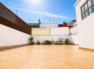 Casa  Avenida cubelles. Oportunidad. impresionante casa unifamiliar en el centro de vila
