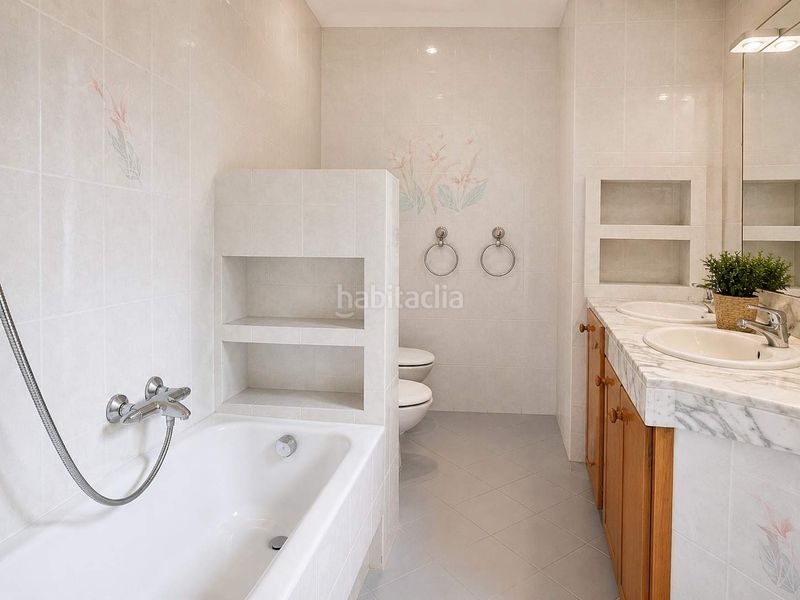 Foto 549c0f63-d699-41a7-8aa0-e7ffdedb36ca. Casa amb calefacció aparcament a Centre Badalona