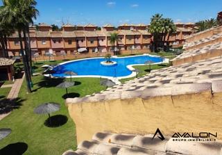 Maison en Lepe. Chalet adosado en venta en  los pinares de lepe