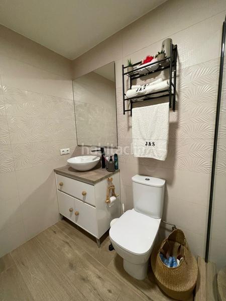 Foto 464f460c-b02c-45ed-820d-10513d4cc9b9. Casa adossada amb aparcament a Villanueva del Ariscal