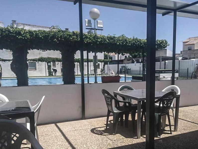 Foto 95d3000e-7aa4-4dda-9261-d5d21fa005f1. Casa adossada amb aparcament a Villanueva del Ariscal