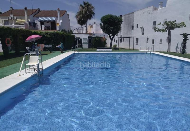 Foto a6adbc34-9a9b-4486-8e6f-0450664ab88f. Casa adossada amb aparcament a Villanueva del Ariscal