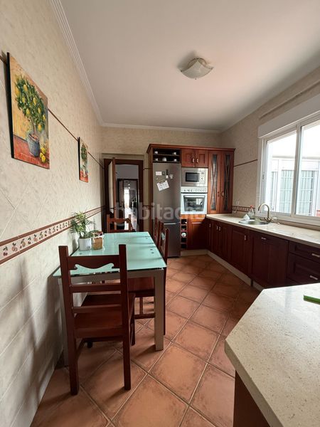 Foto aaec71a4-5f07-443f-947e-885a3dfc3988. Casa amb aparcament a Puebla de Guzmán