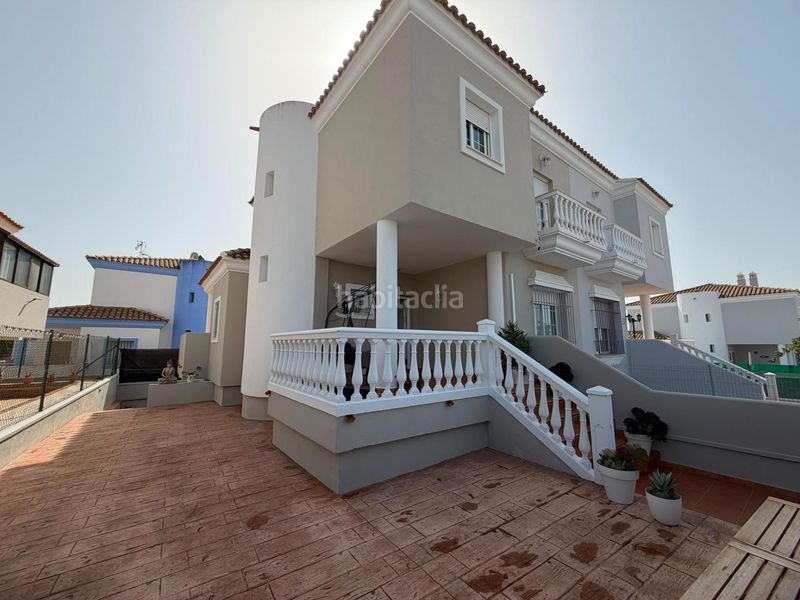 Foto 02cdcf01-ba4d-4d34-abbf-22ef14253337. Casa aparellada amb aparcament a Ayamonte ciudad Ayamonte